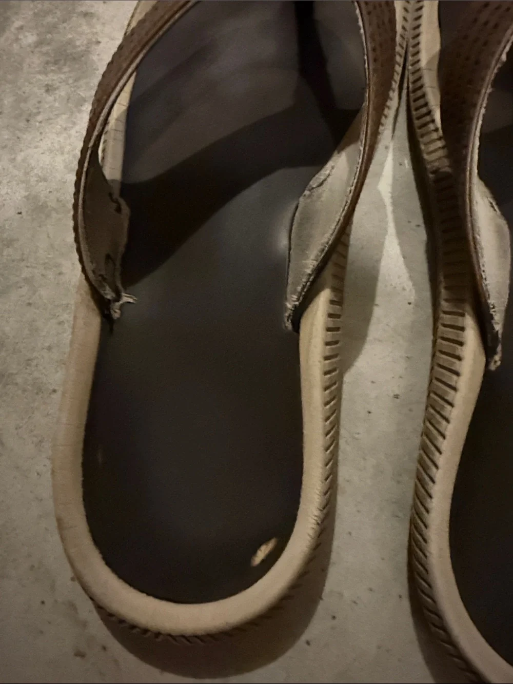 OluKai Men's Brown & Black Flip-Flop Sandals